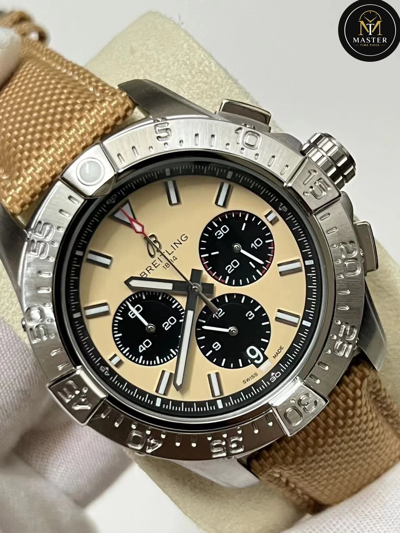 Avenger B01 Chronograph – 44mm vue 2