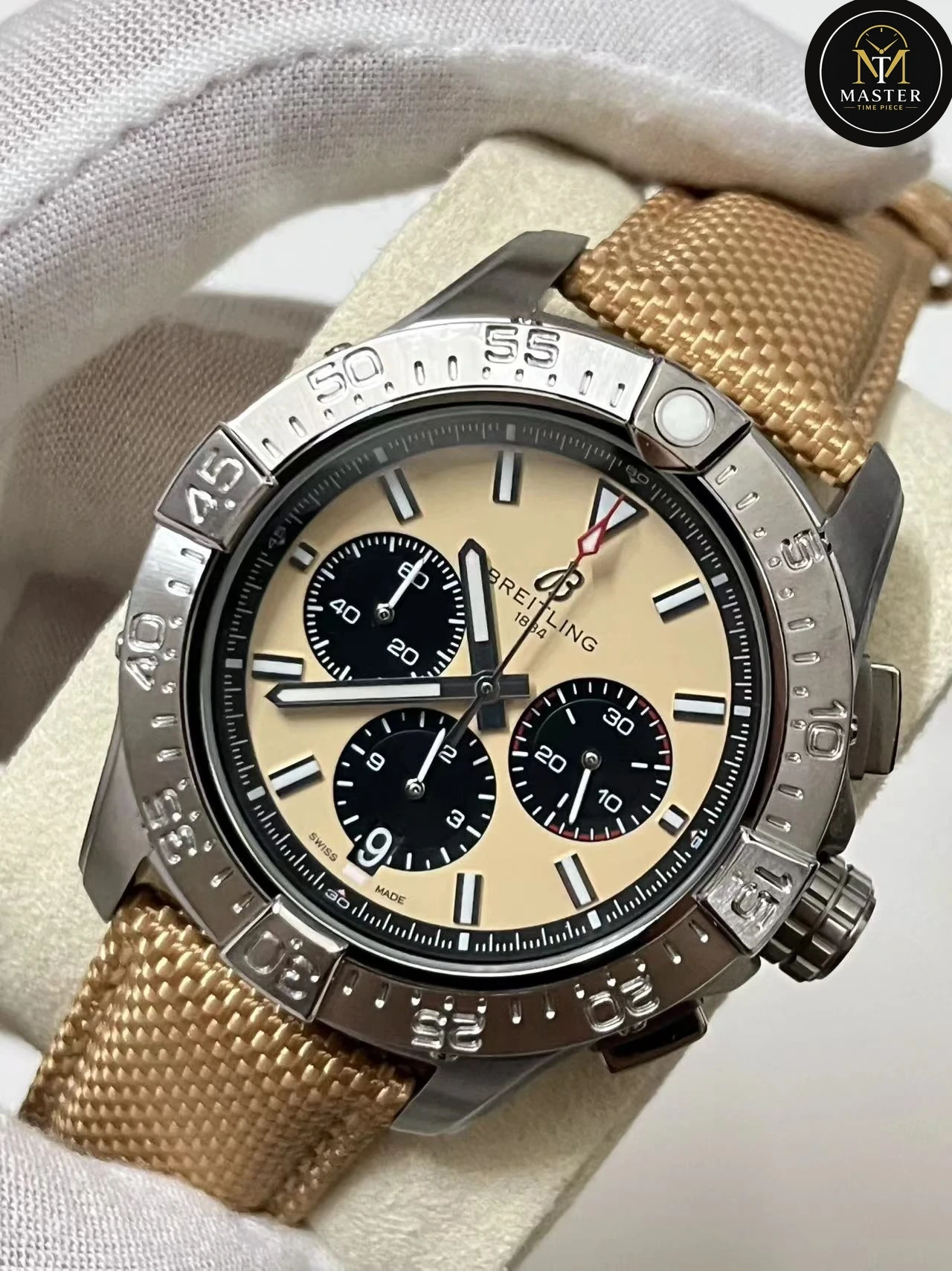 Avenger B01 Chronograph – 44mm vue 3