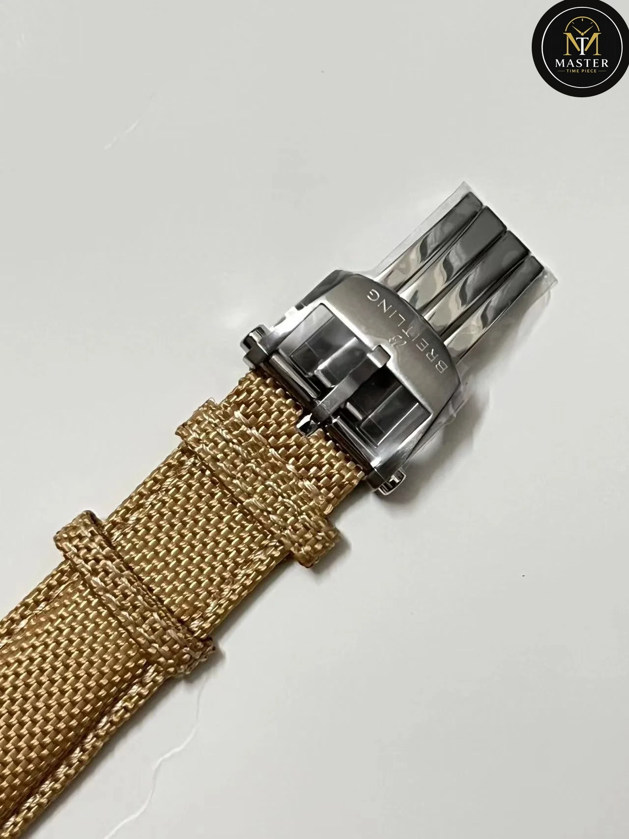 Avenger B01 Chronograph – 44mm vue 4