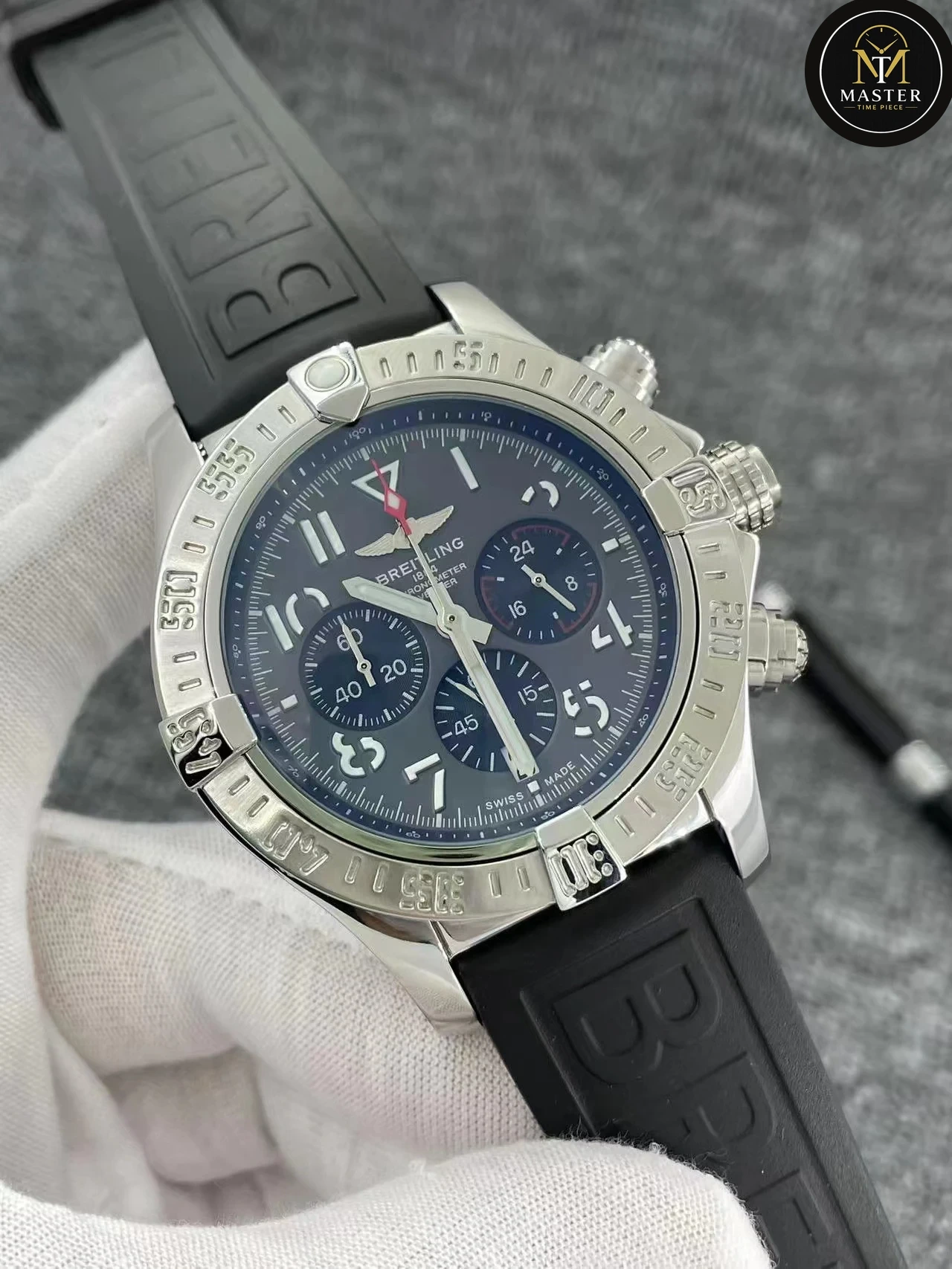 AVENGER Black strap Chronograph Quartz- 45mm vue 2