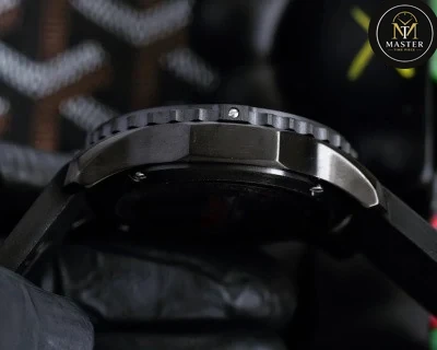 Endurance Black Dial- 44mm vue 3