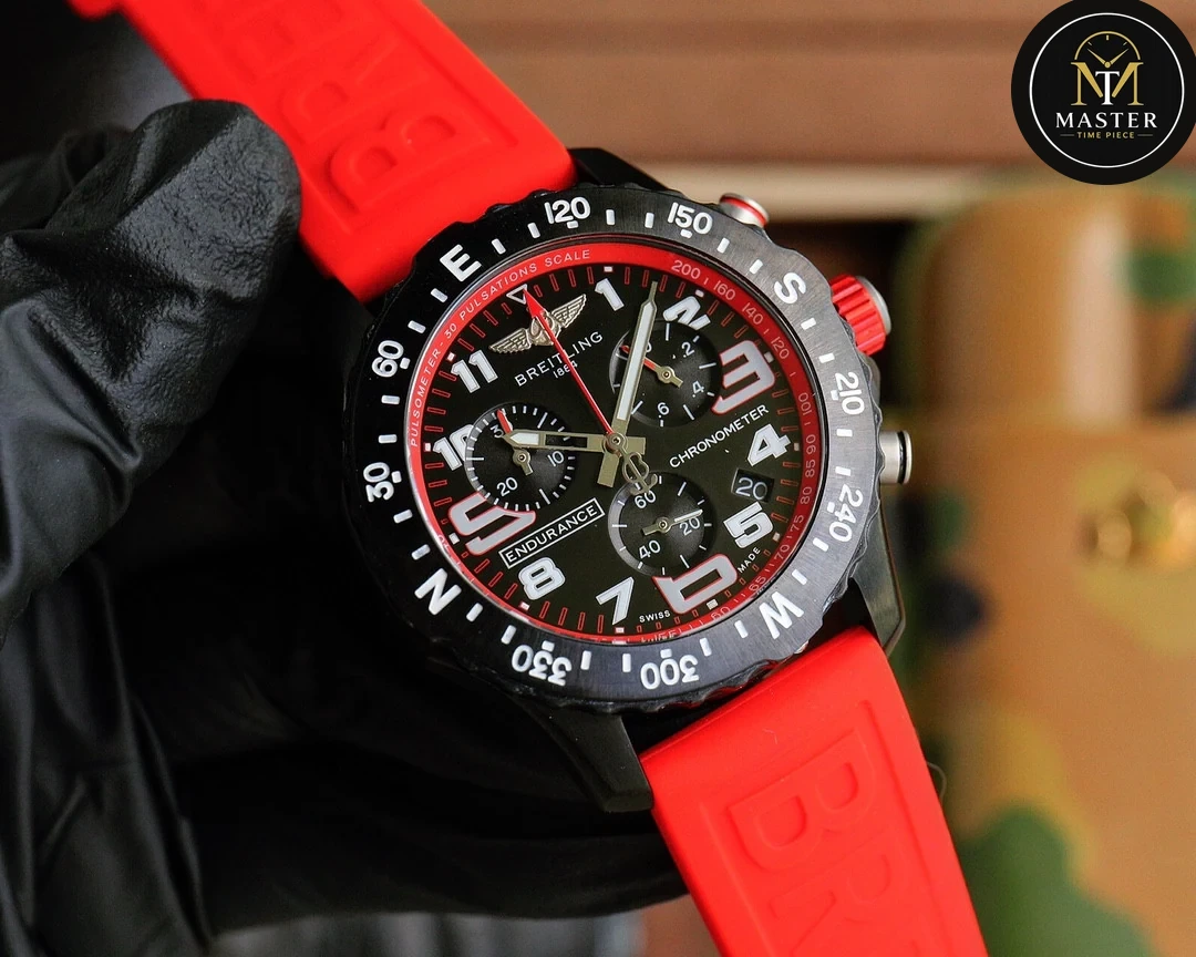 Endurance Red Strap Men’s -44mm vue 3
