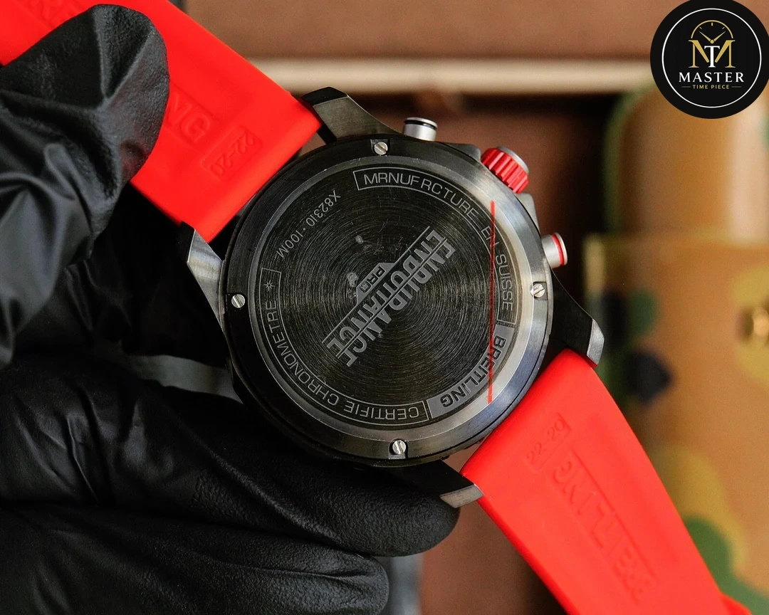 Endurance Red Strap Men’s -44mm vue 4