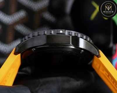 Endurance Yellow Strap Chronograph Men’s -44mm vue 4
