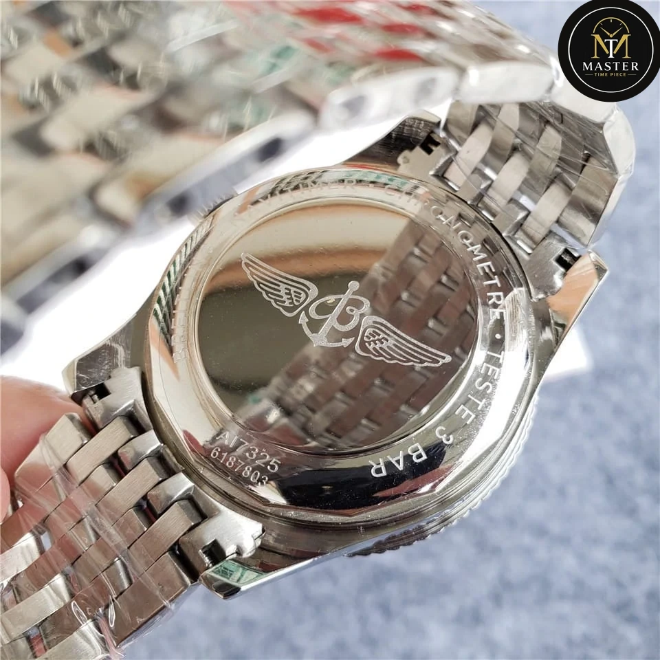 Navitimer Black dial Automatic movement- 44mm vue 5