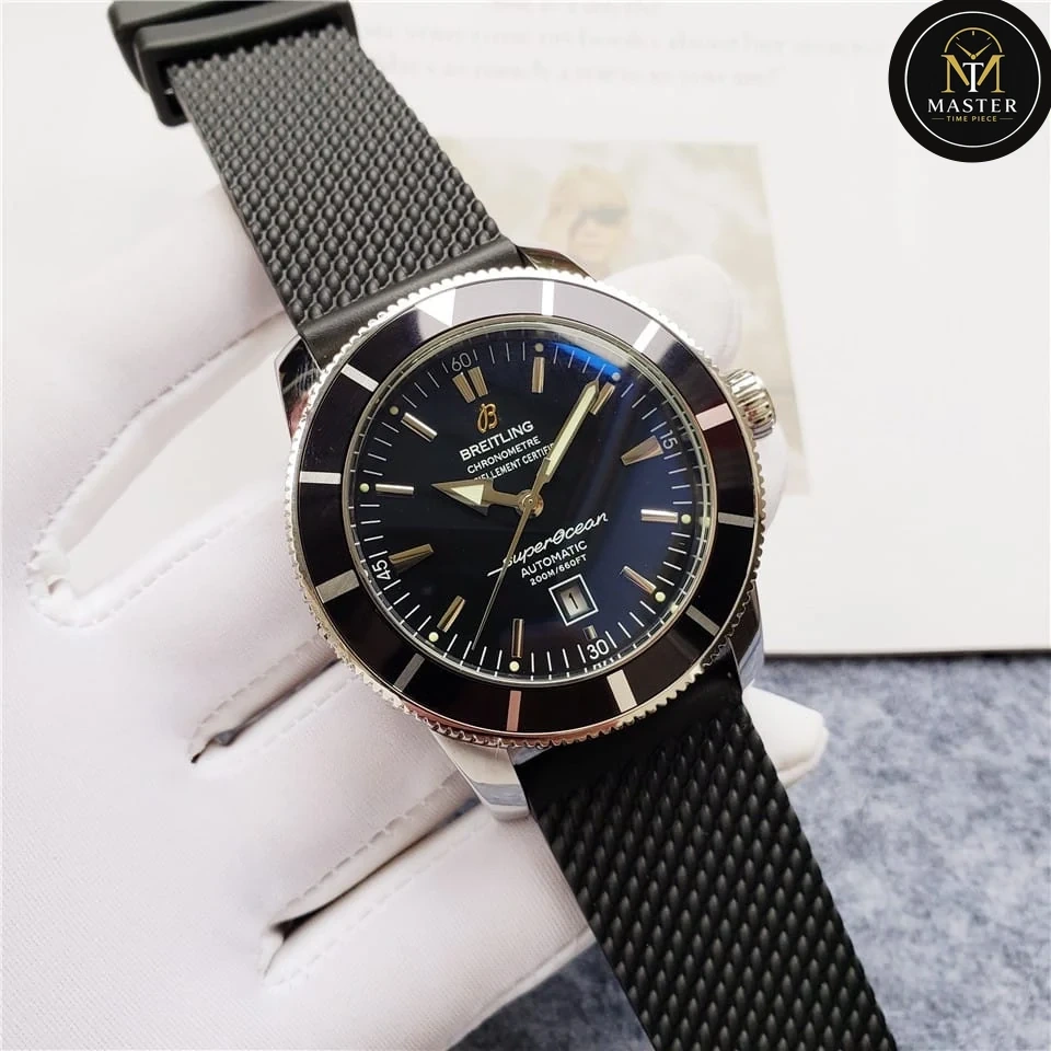 Superocean Black dial Automatic- 42mm vue 3