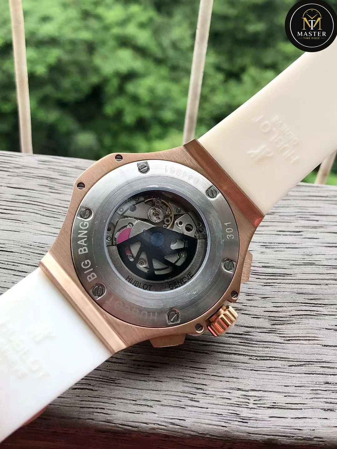 Big Bang White dial- 42mm vue 4