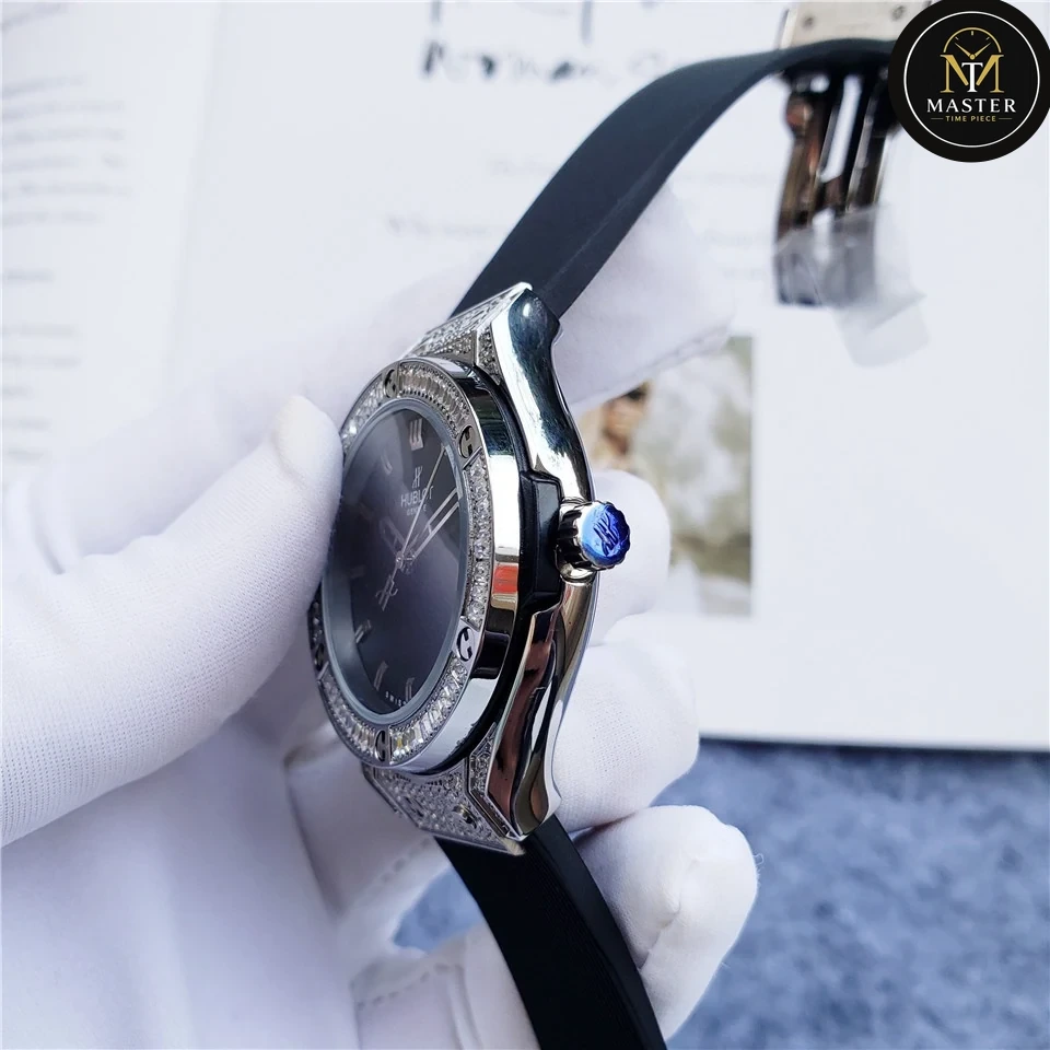 Classic Fusion Black Dial Iced Automatic- 42mm vue 3