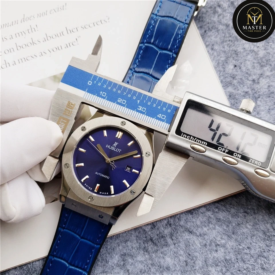 Classic Fusion Blue Dial Automatic – 42mm vue 6
