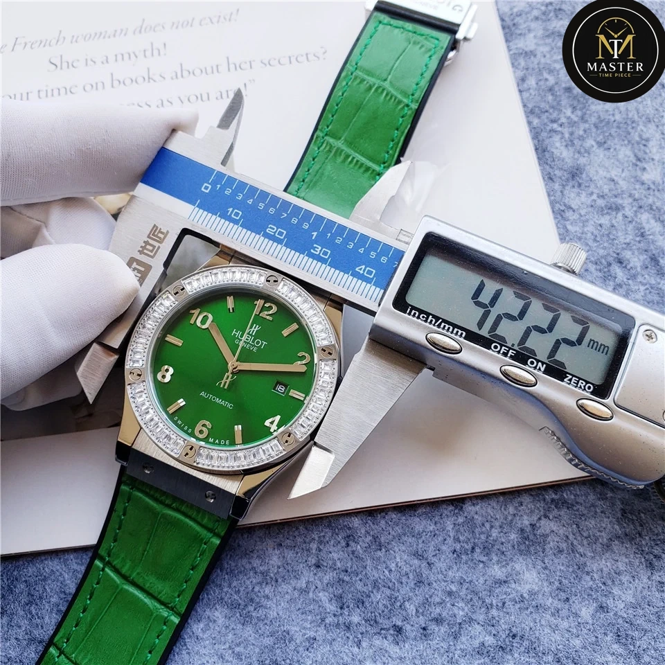 Classic Fusion Green Dial Iced Automatic – 42mm vue 7