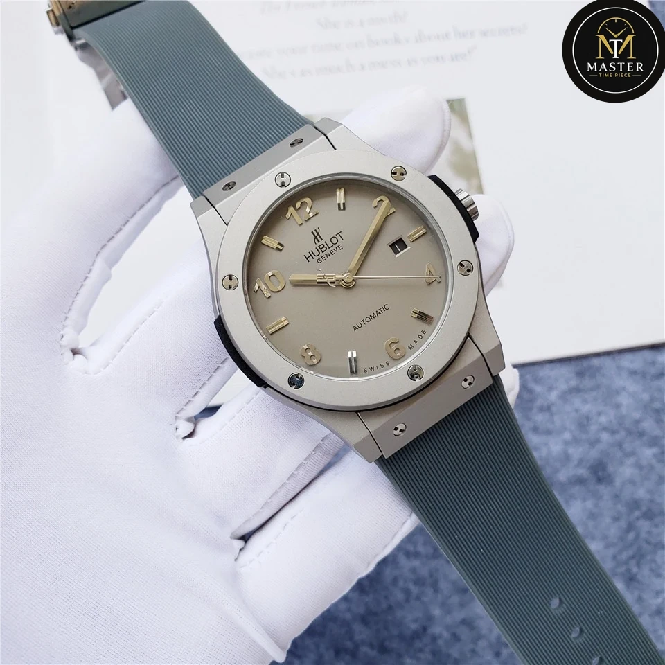 Classic Fusion Grey Dial Automatic- 42mm vue 2