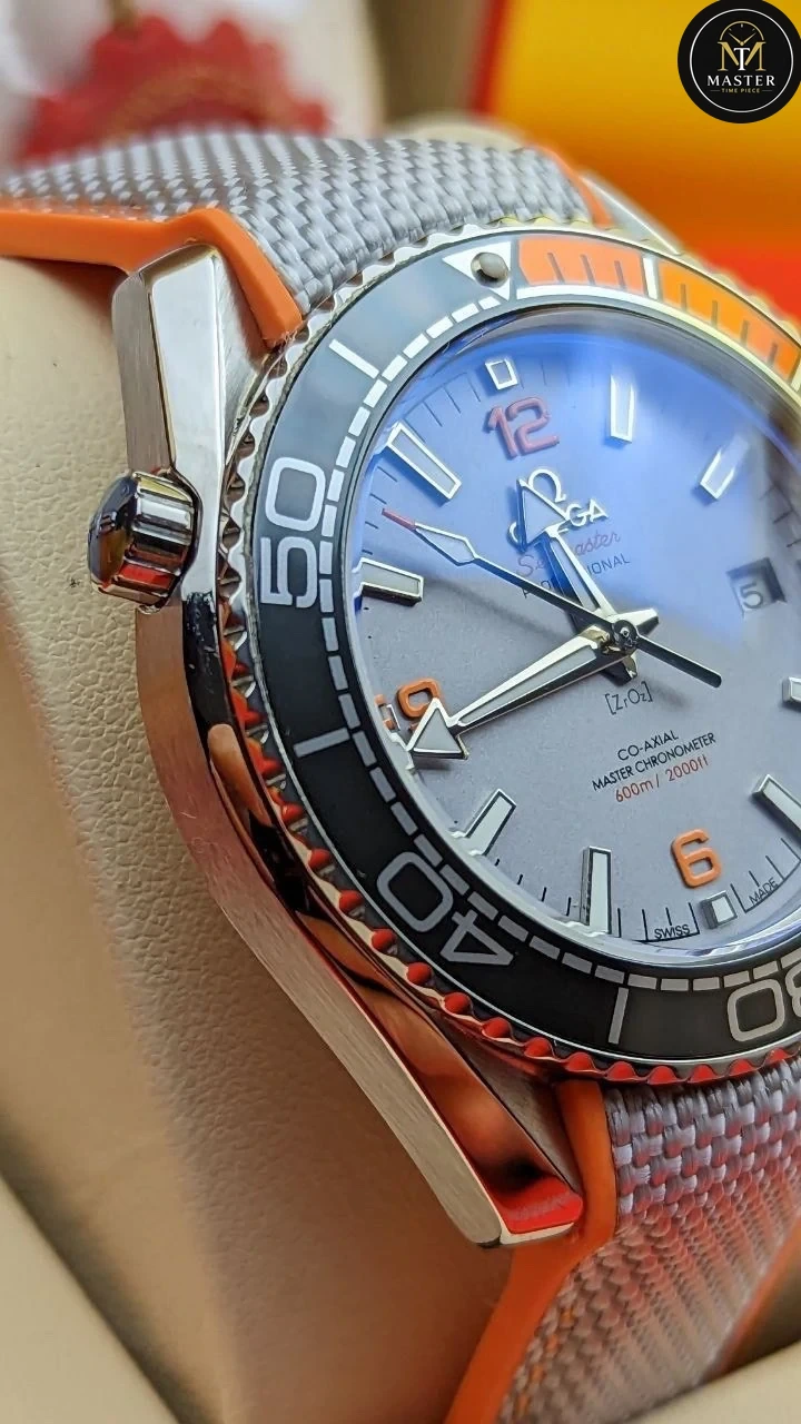 Seamaster Automatic Movement -Men’s 44mm vue 4