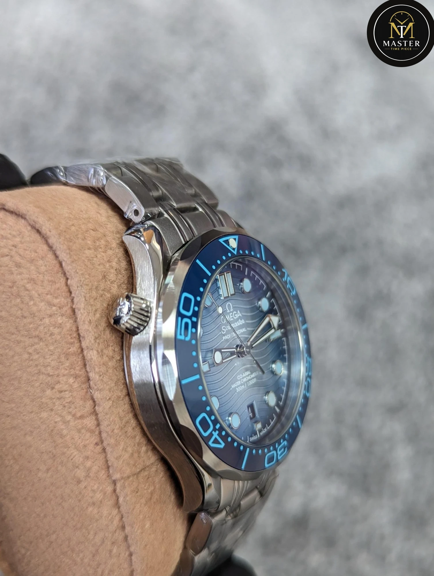 Seamaster Diver Automatic Movement- 42mm vue 3