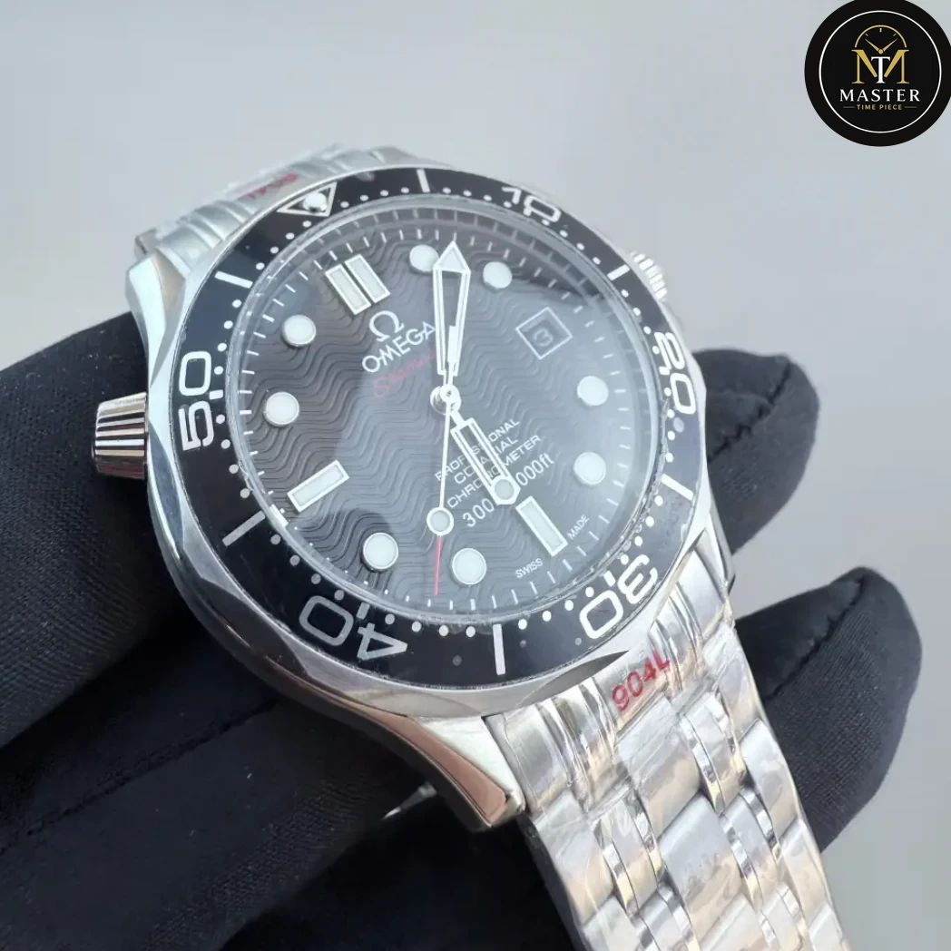 Seamaster Diver Black Dial Automatic- 42mm vue 4