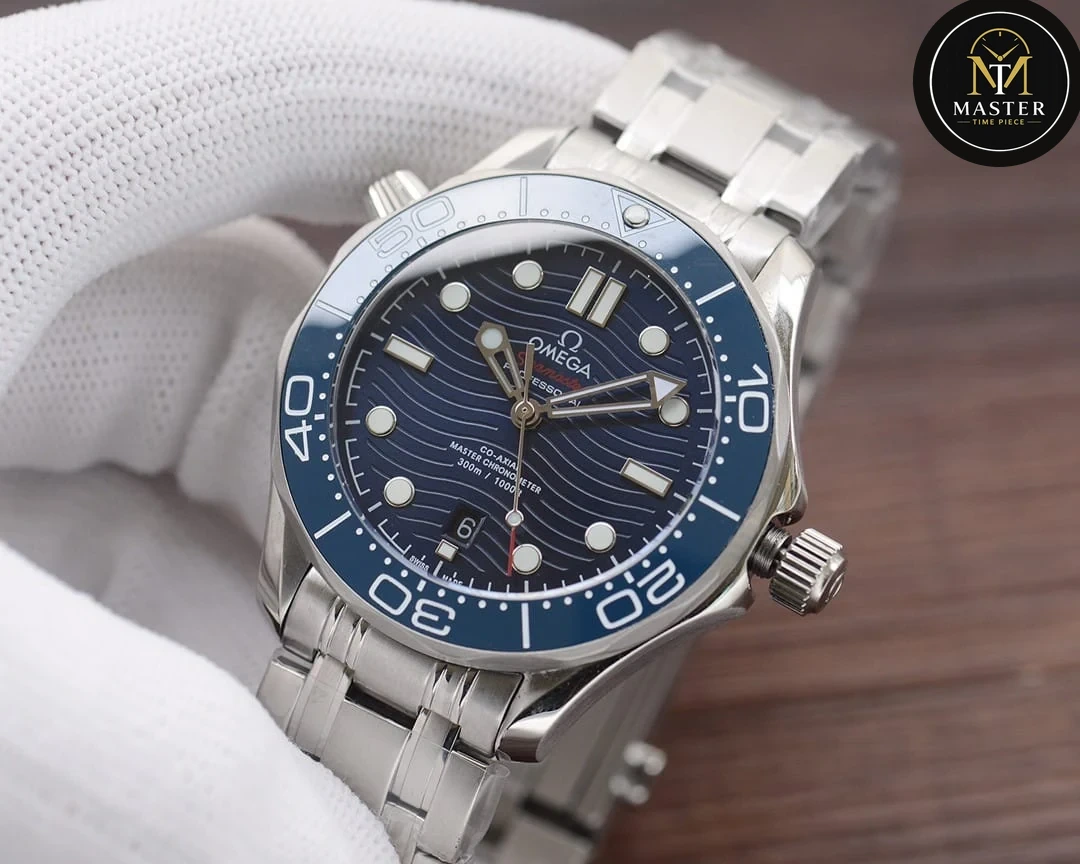 Seamaster Diver Blue dial Automatic Movement- 42mm vue 3