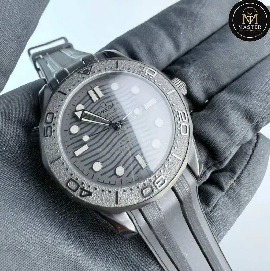 Seamaster Full Black Automatic Movement -42mm vue 2