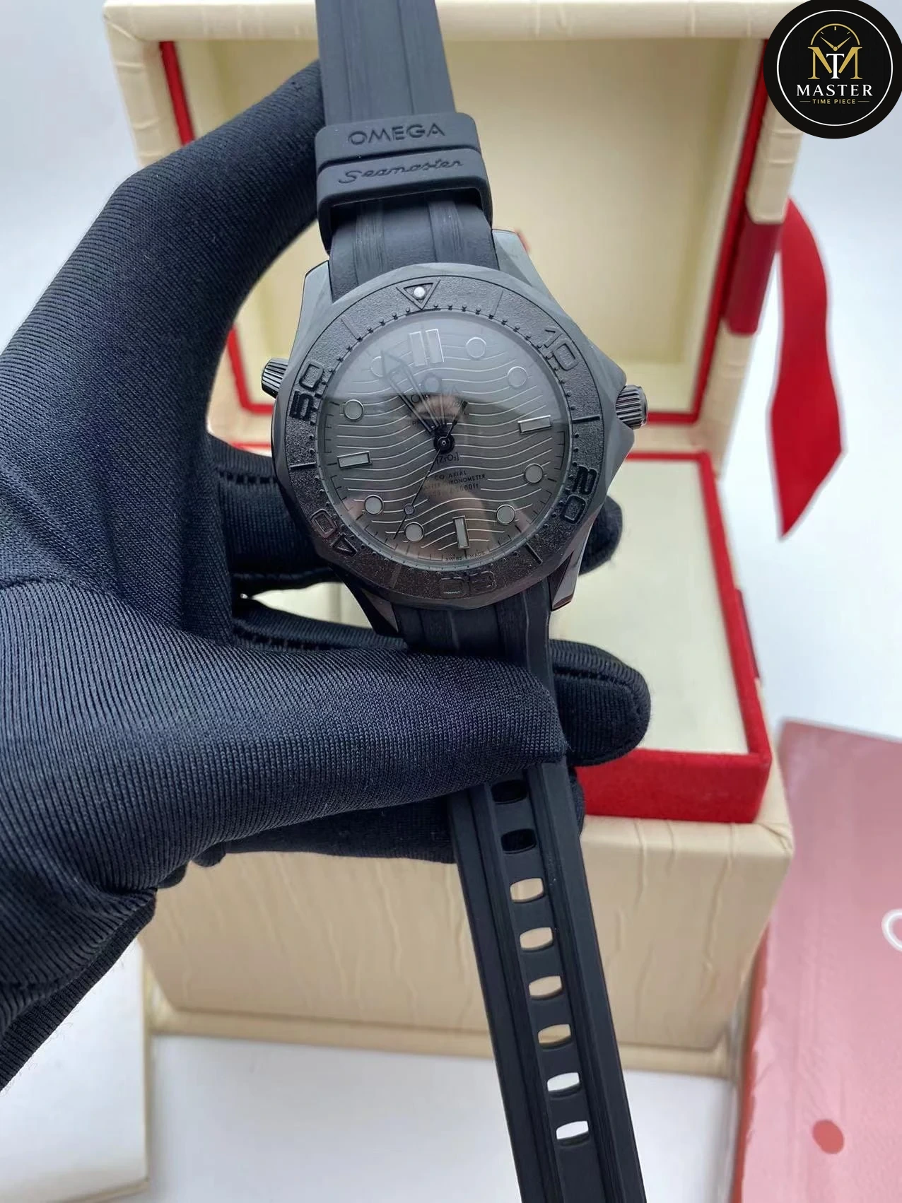 Seamaster Full Black Automatic Movement -42mm vue 3
