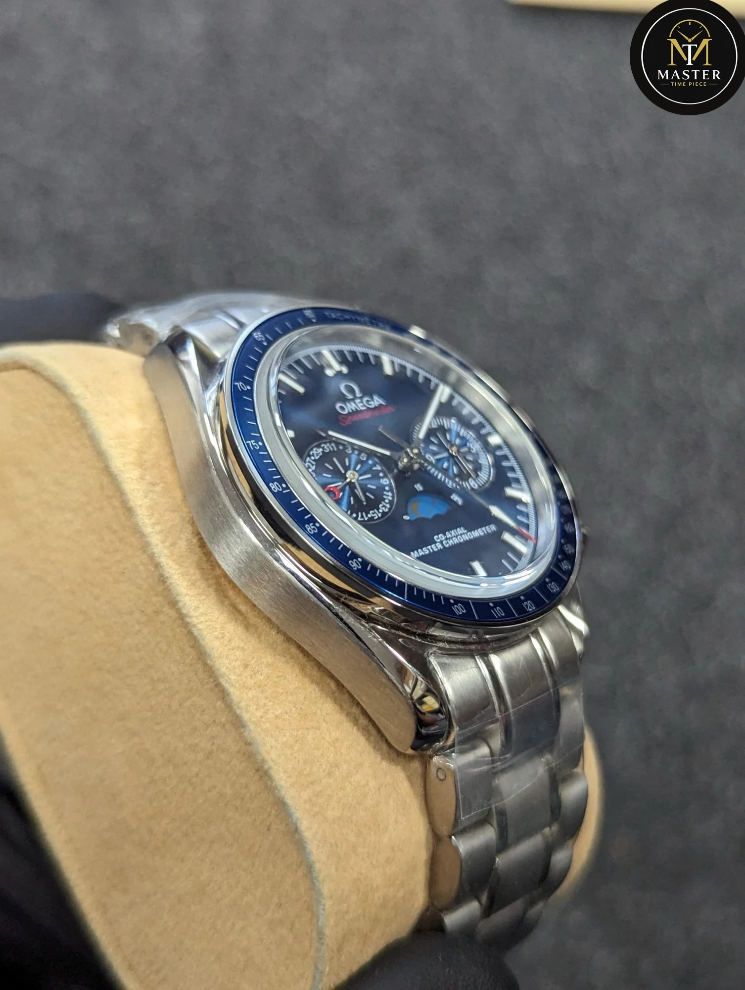 Speedmaster Moonphase Co-Axial Master- 44mm vue 4