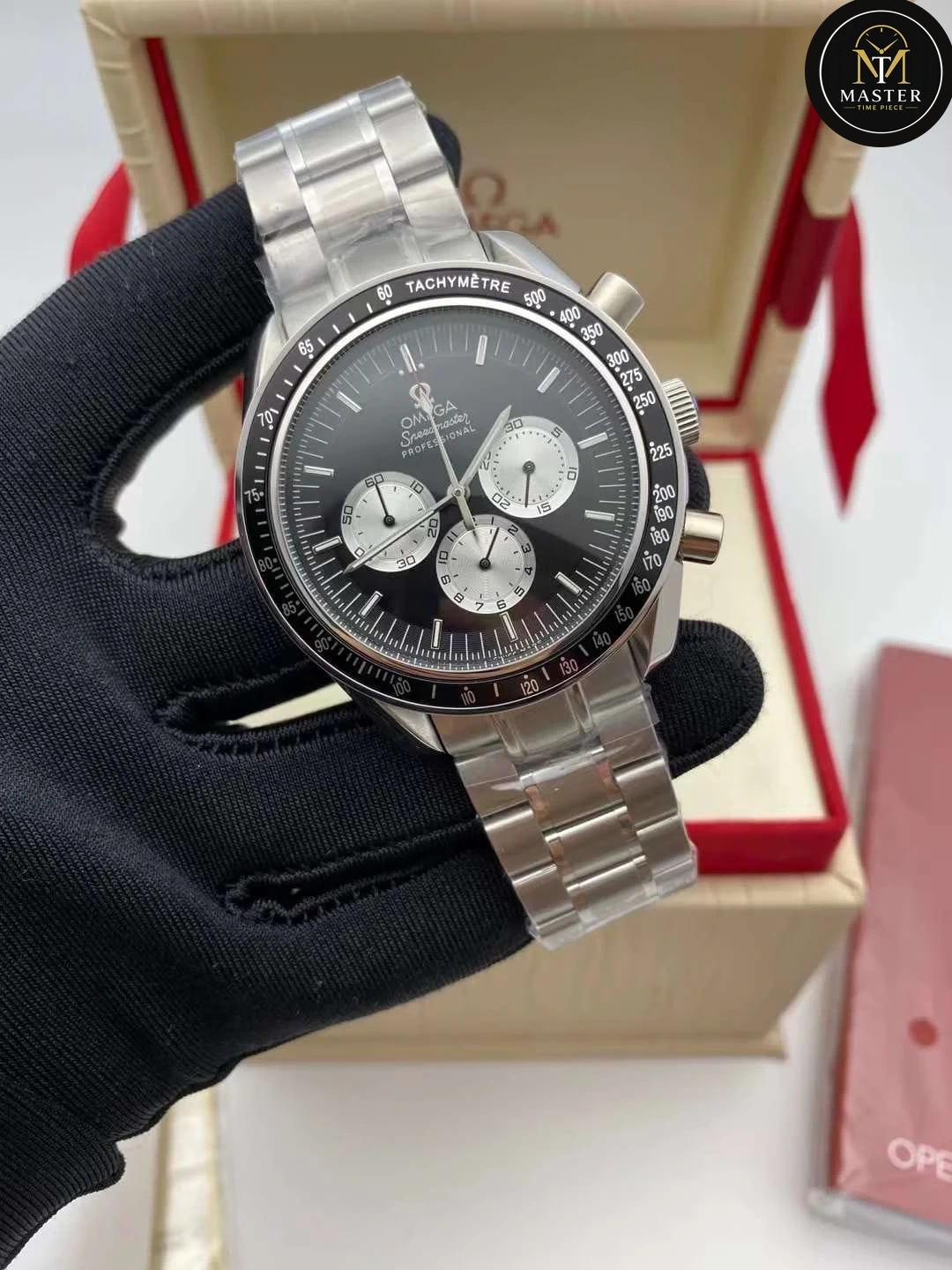Speedmaster Moonwatch Professional Panda Dial- 42mm vue 2