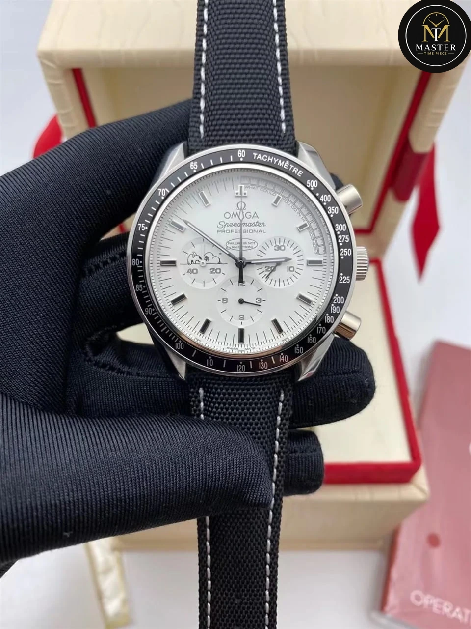 Speedmaster Professional Snoopy White Dial- 42mm