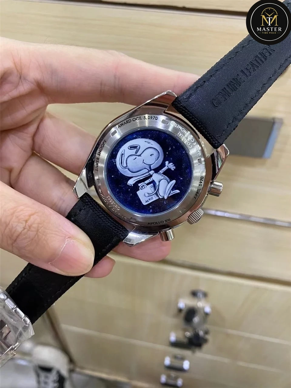 Speedmaster Professional Snoopy White Dial- 42mm vue 4