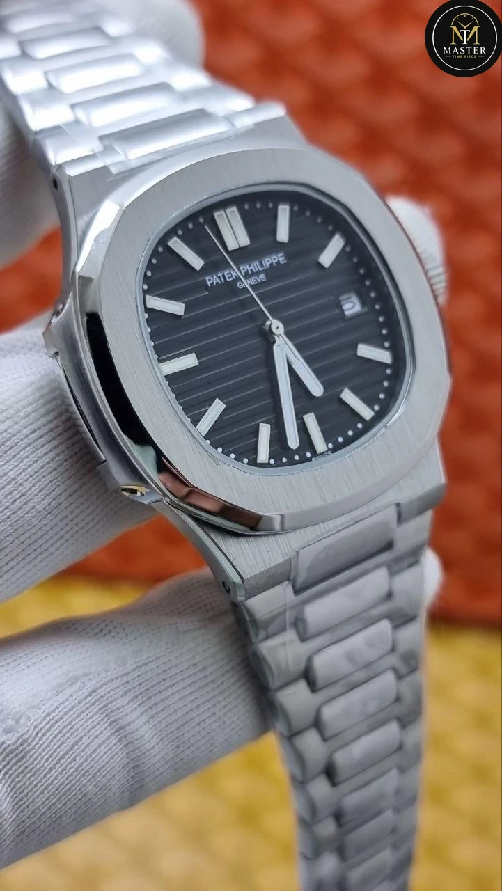 Black Dial Automatic- 40mm vue 2