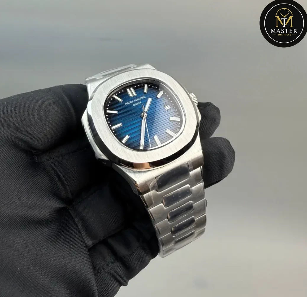 Nautilus Blue dial Automatic Movement -41mm vue 2