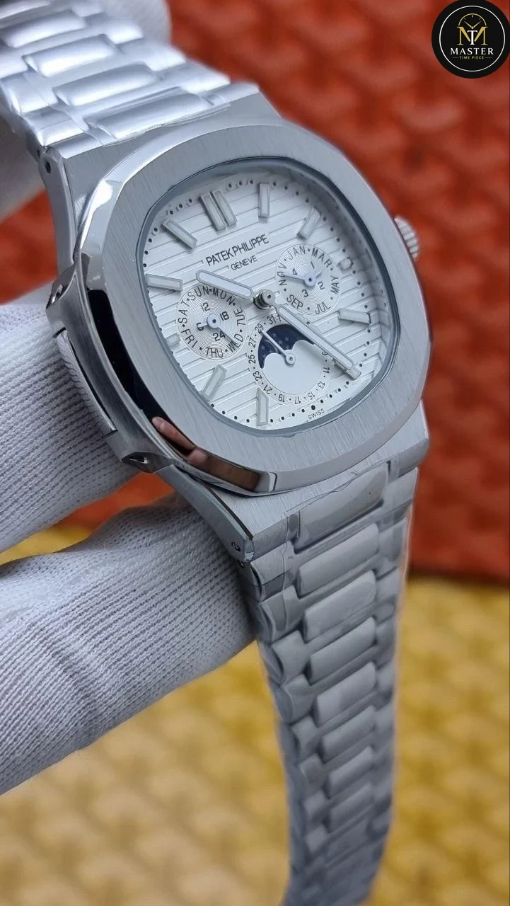 White dial Automatic- 40mm vue 2