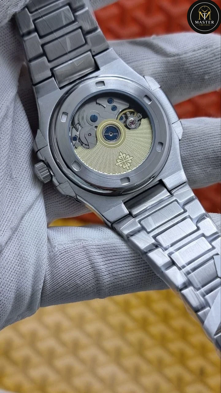 White dial Automatic- 40mm vue 4
