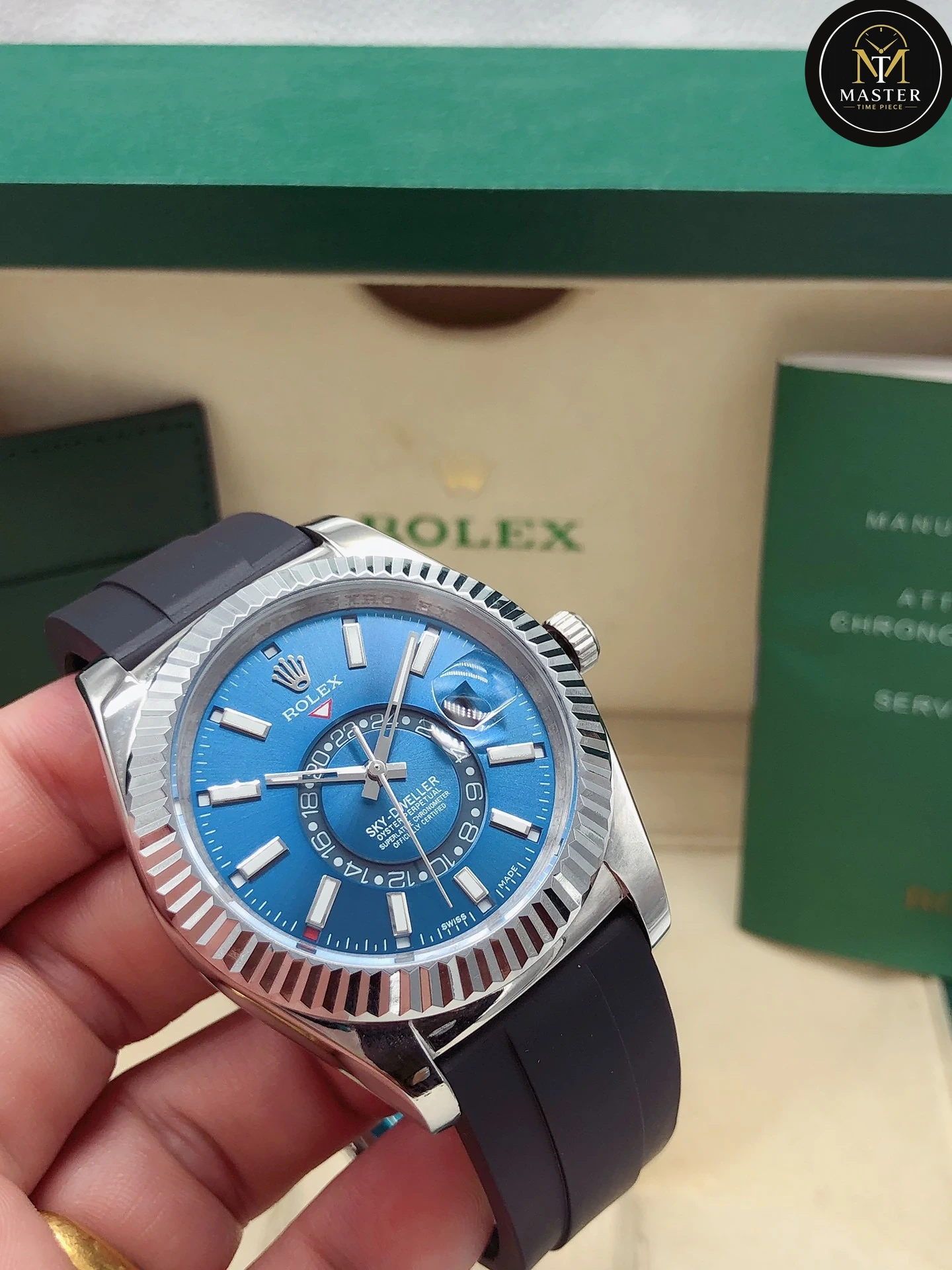 Sky-Deweller Rubber Strap Automatic -42mm vue 5