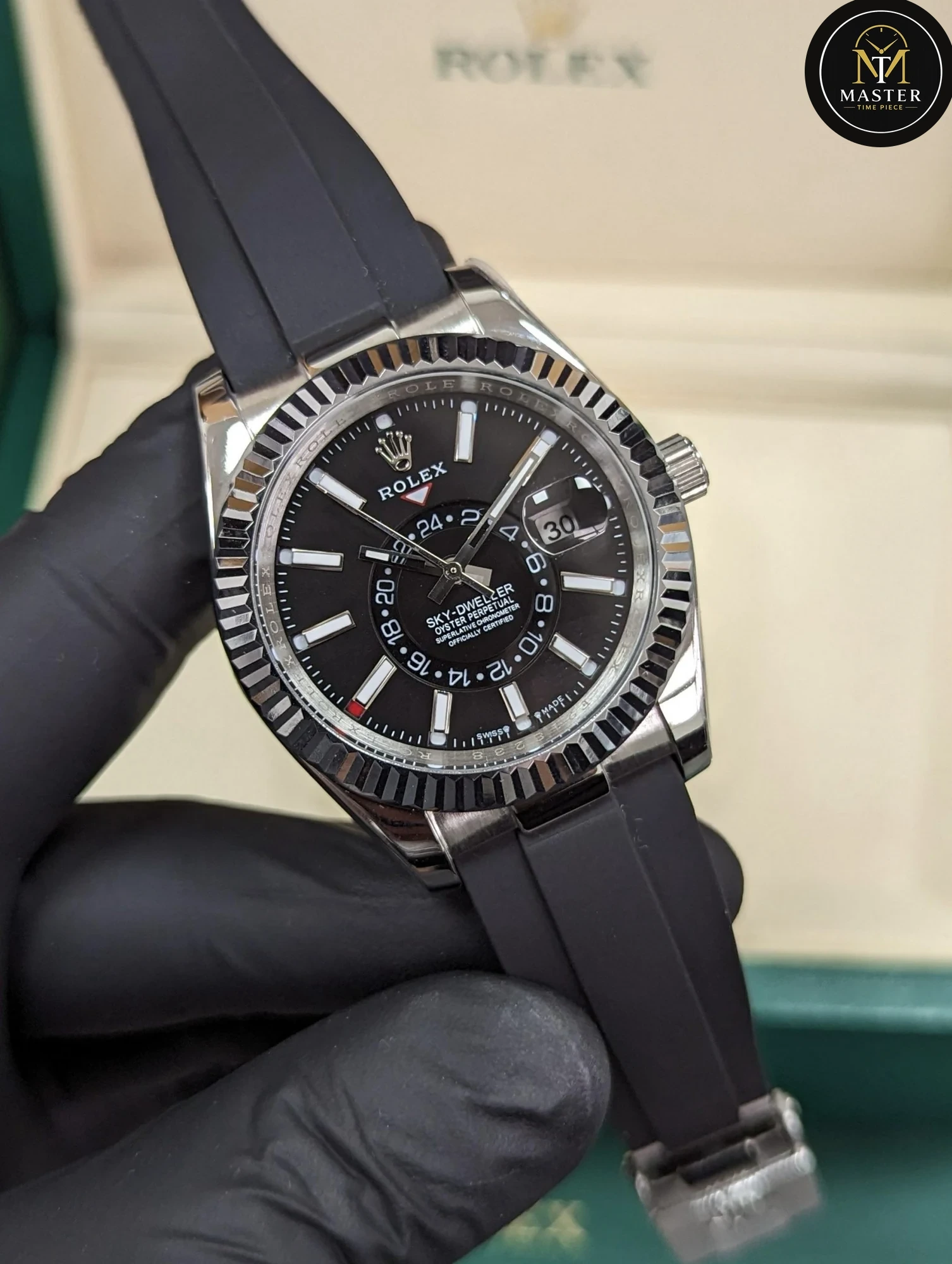 Sky Dweller black dial Oysterflex bracelet- 42mm