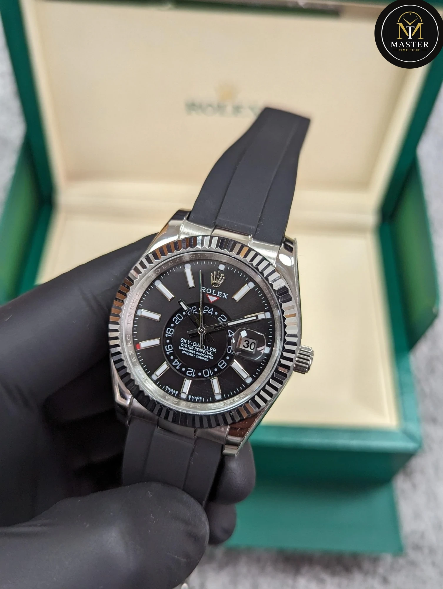 Sky Dweller black dial Oysterflex bracelet- 42mm vue 2