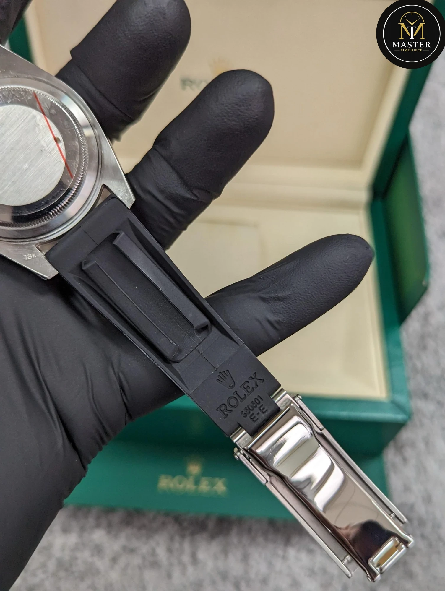 Sky Dweller black dial Oysterflex bracelet- 42mm vue 4