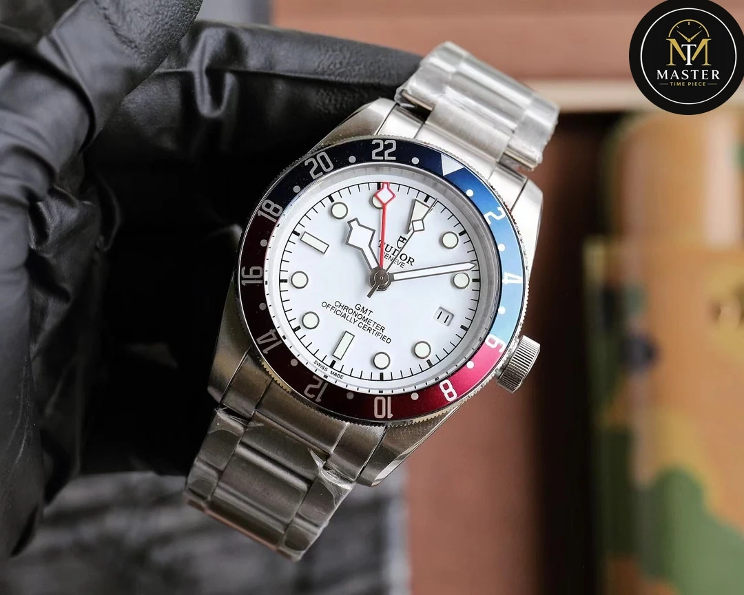 GMT White Dial Automatic Movement- 41mm vue 3
