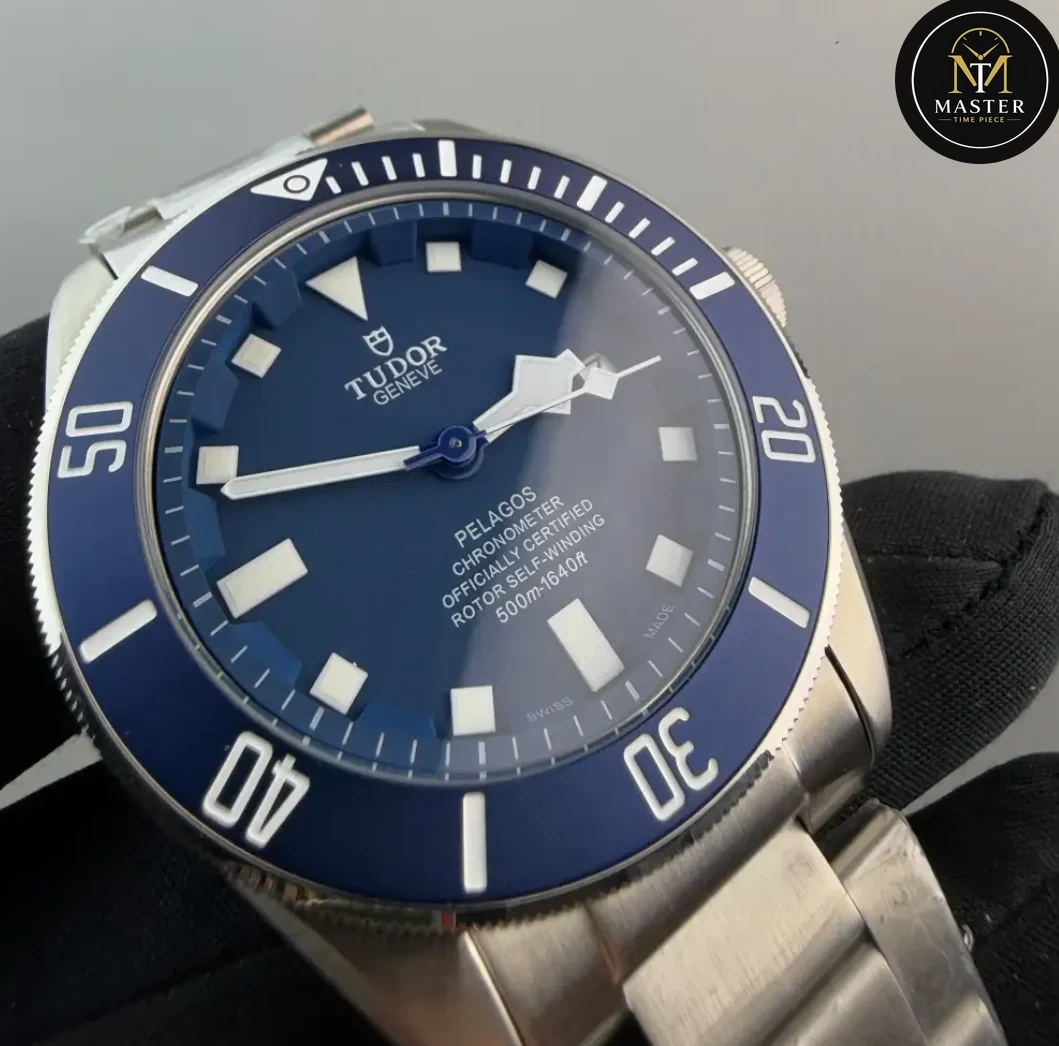 Pelagos Blue Dial Automatic- 42mm vue 2